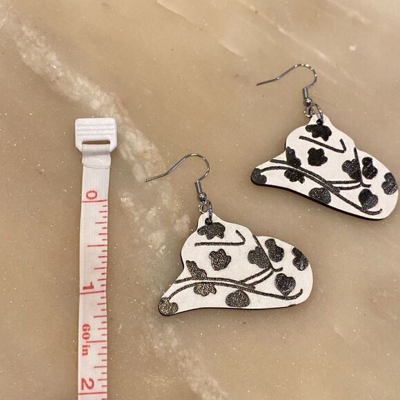 Cow print, western hat earrings - Picture 2 of 3